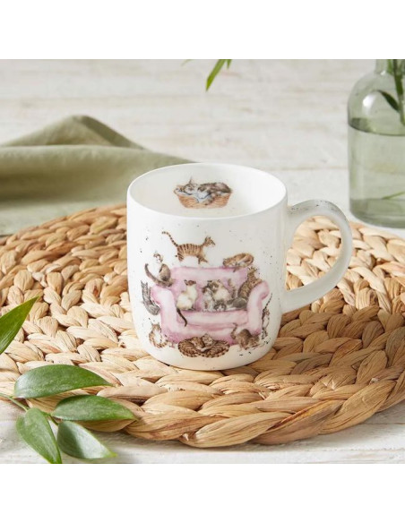 Kotki na Różowym Fotelu – Kubek Porcelanowy 310 ml